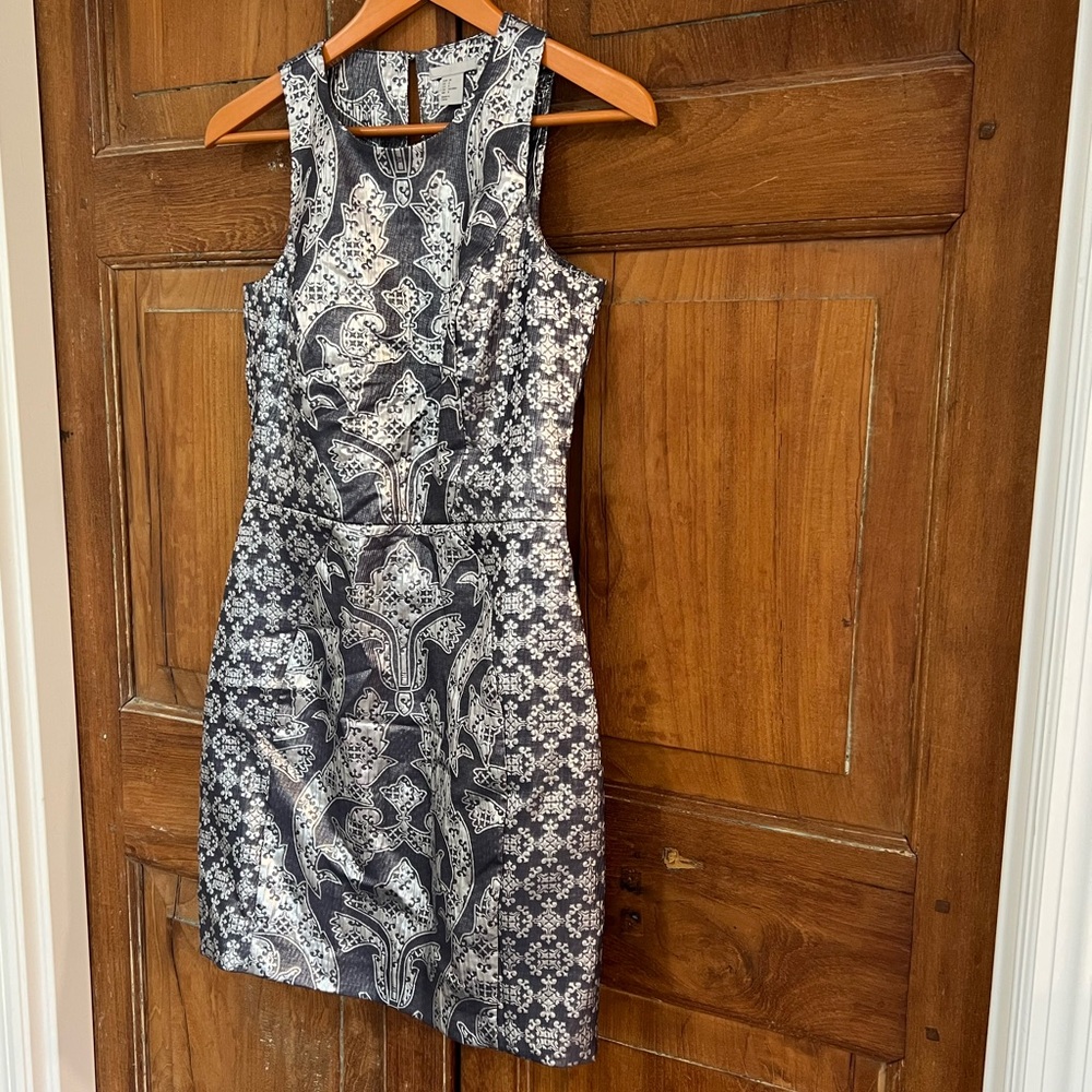 H&M Silver Metallic Cocktail Sheath Mini in a Jacquard Brocade. Sleeveless.